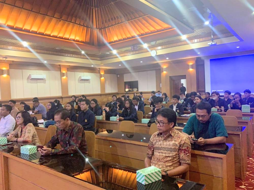 Unud Adakan Seleksi Internal National University Debating Competition