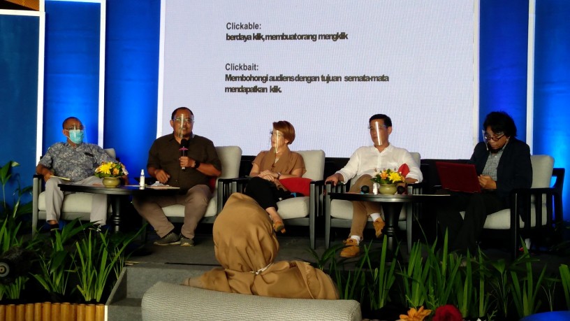 Seri II, Kominfo Gelar Webinar Cerdas Berdemokrasi di Bali ...
